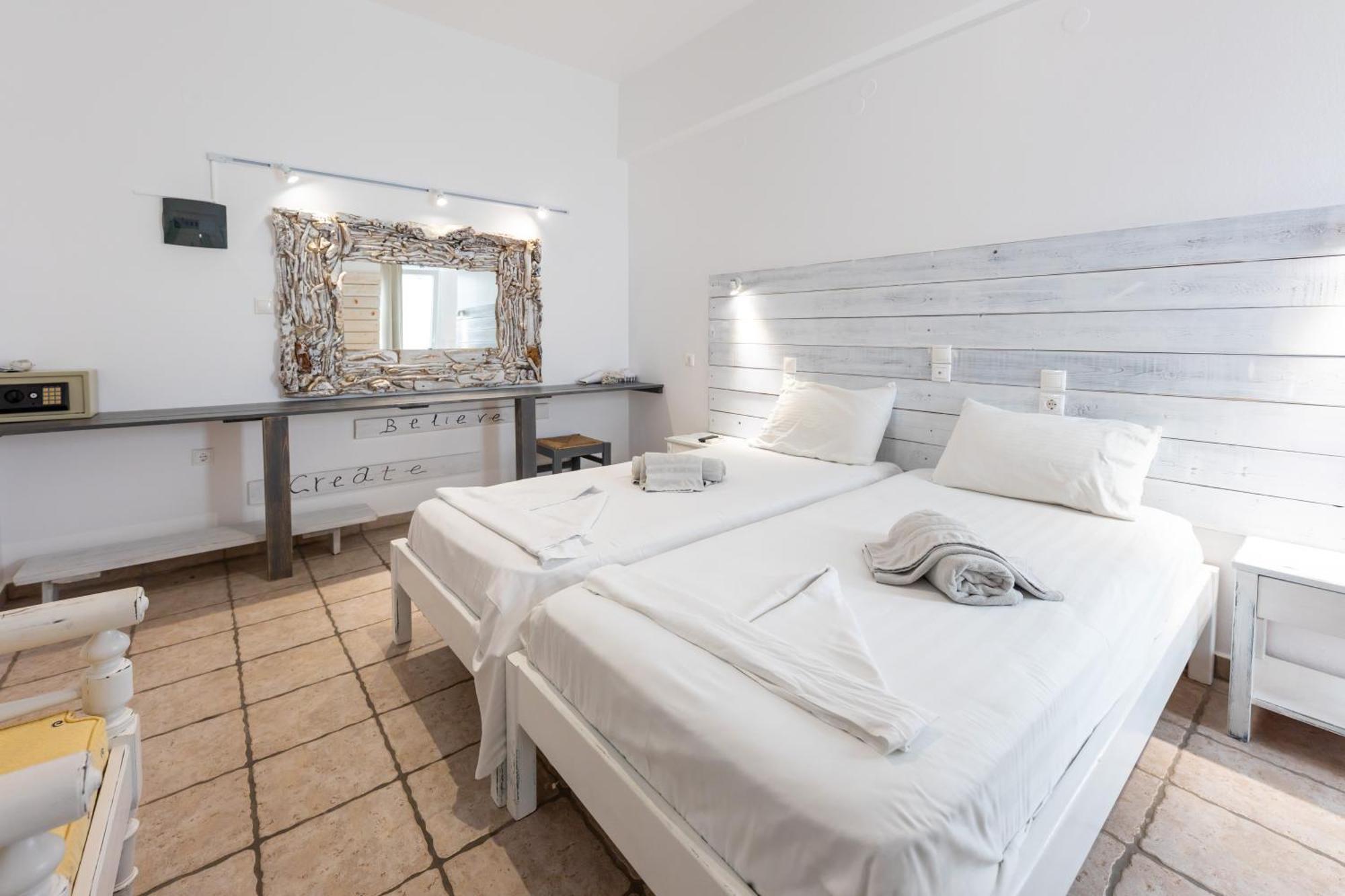 Madaky Hotel Науса Екстер'єр фото