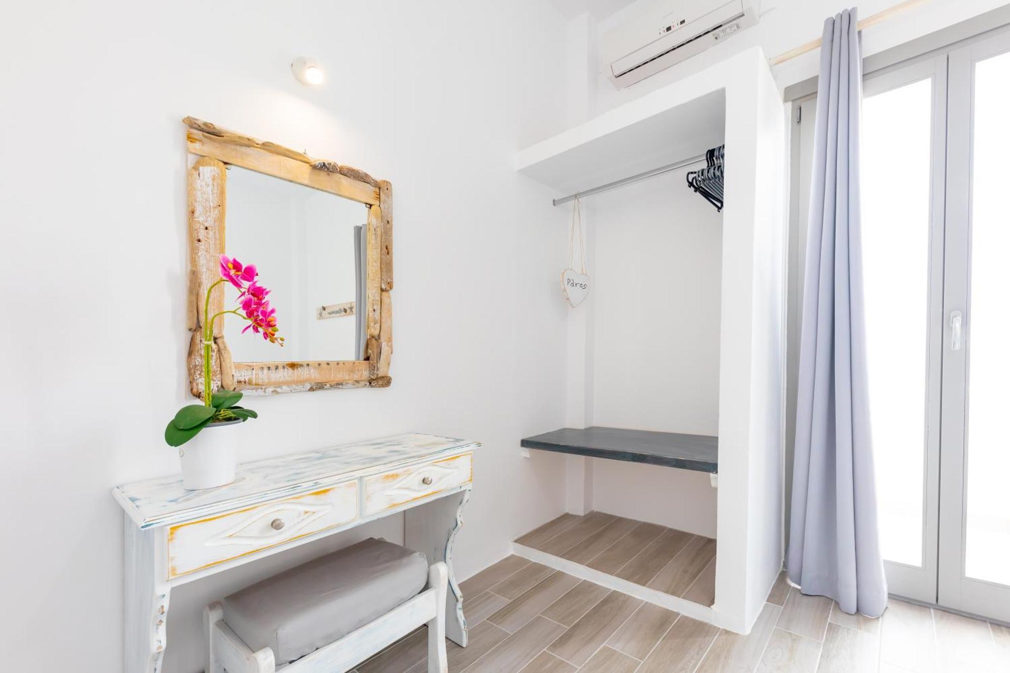 Madaky Hotel Науса Екстер'єр фото