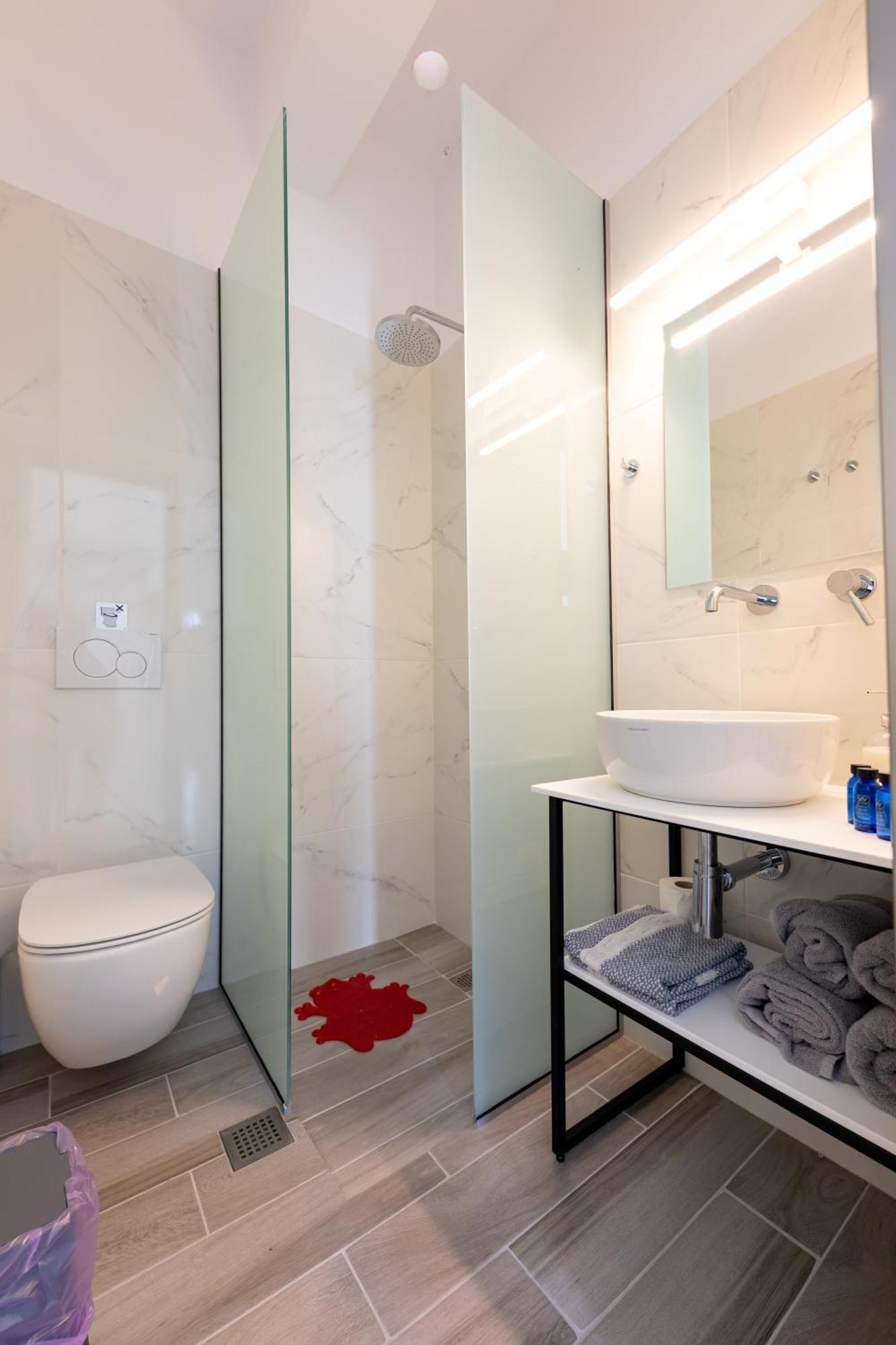 Madaky Hotel Науса Екстер'єр фото