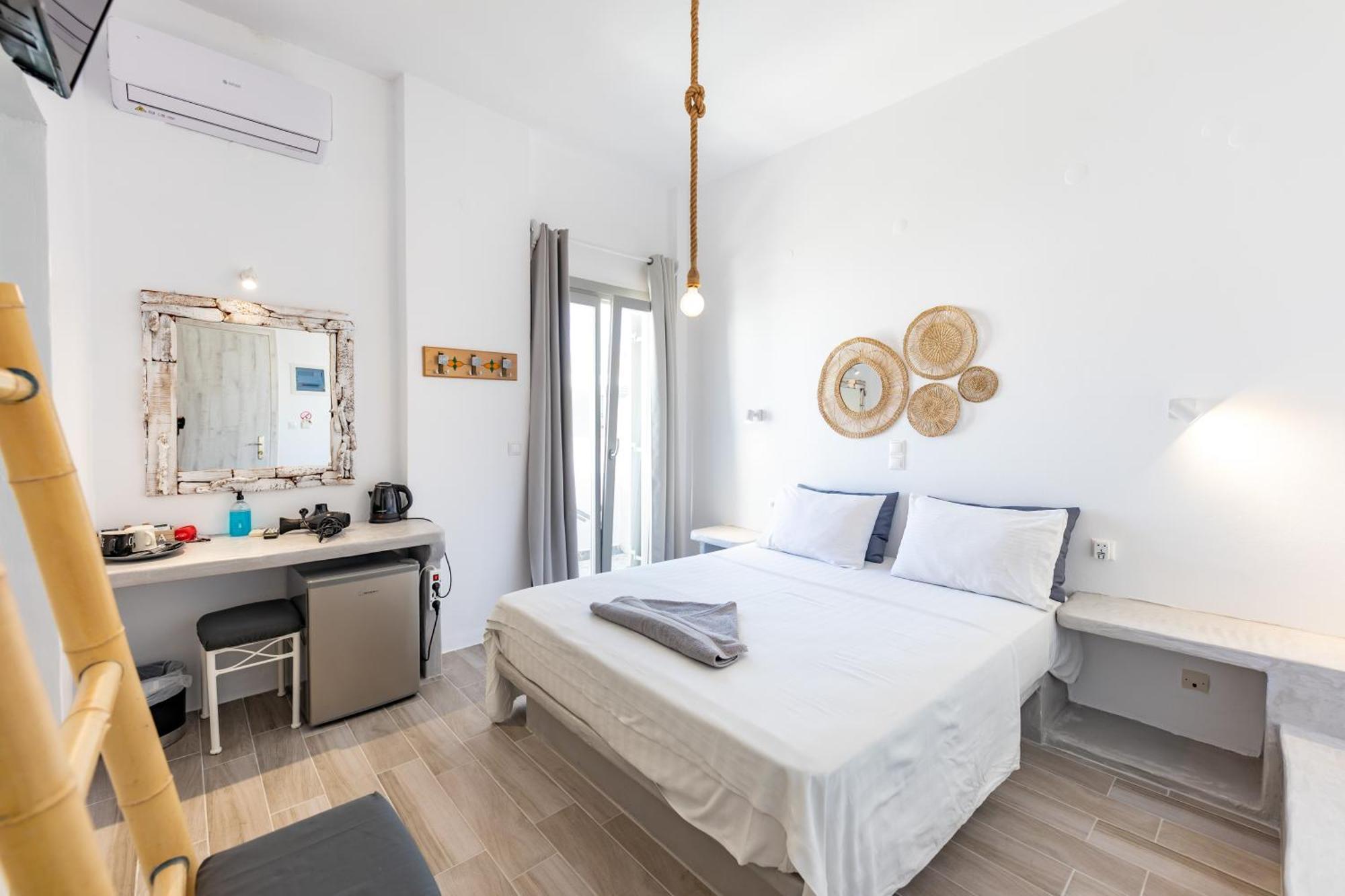 Madaky Hotel Науса Екстер'єр фото