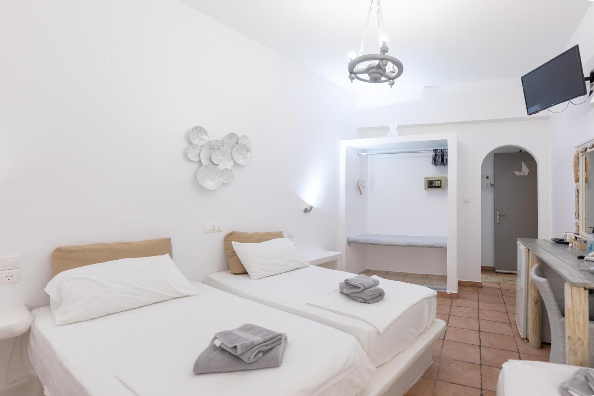 Madaky Hotel Науса Екстер'єр фото