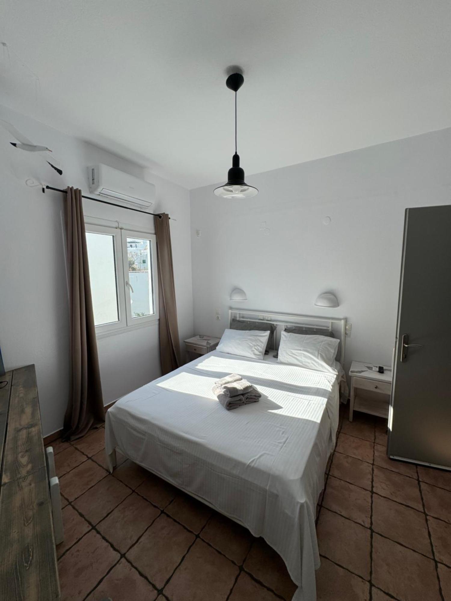 Madaky Hotel Науса Екстер'єр фото