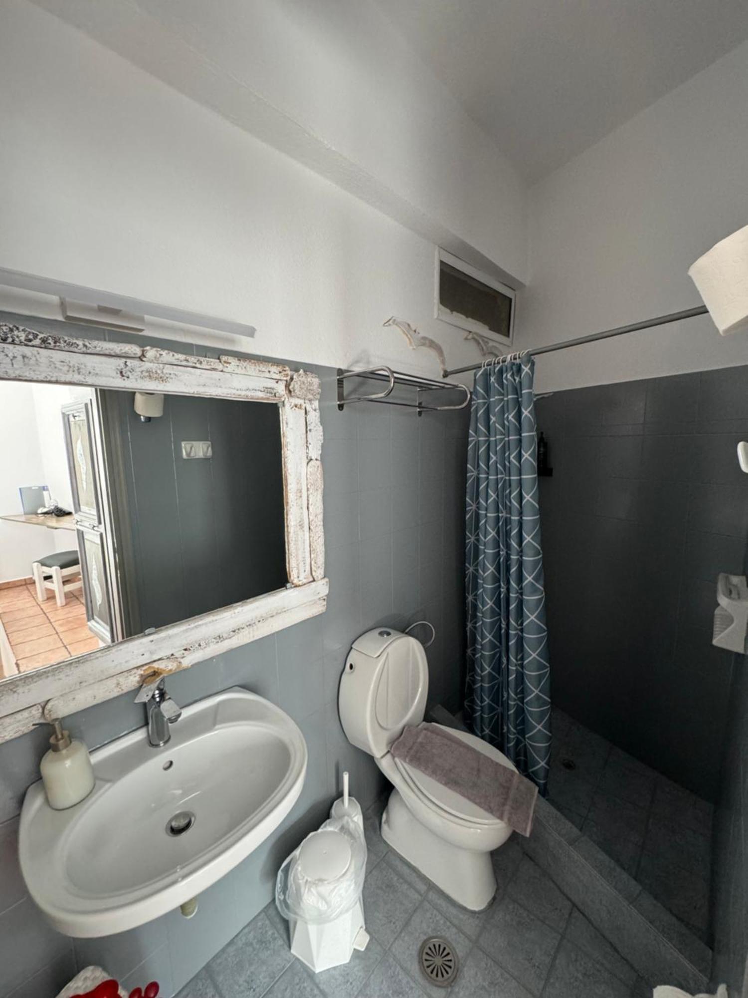 Madaky Hotel Науса Екстер'єр фото