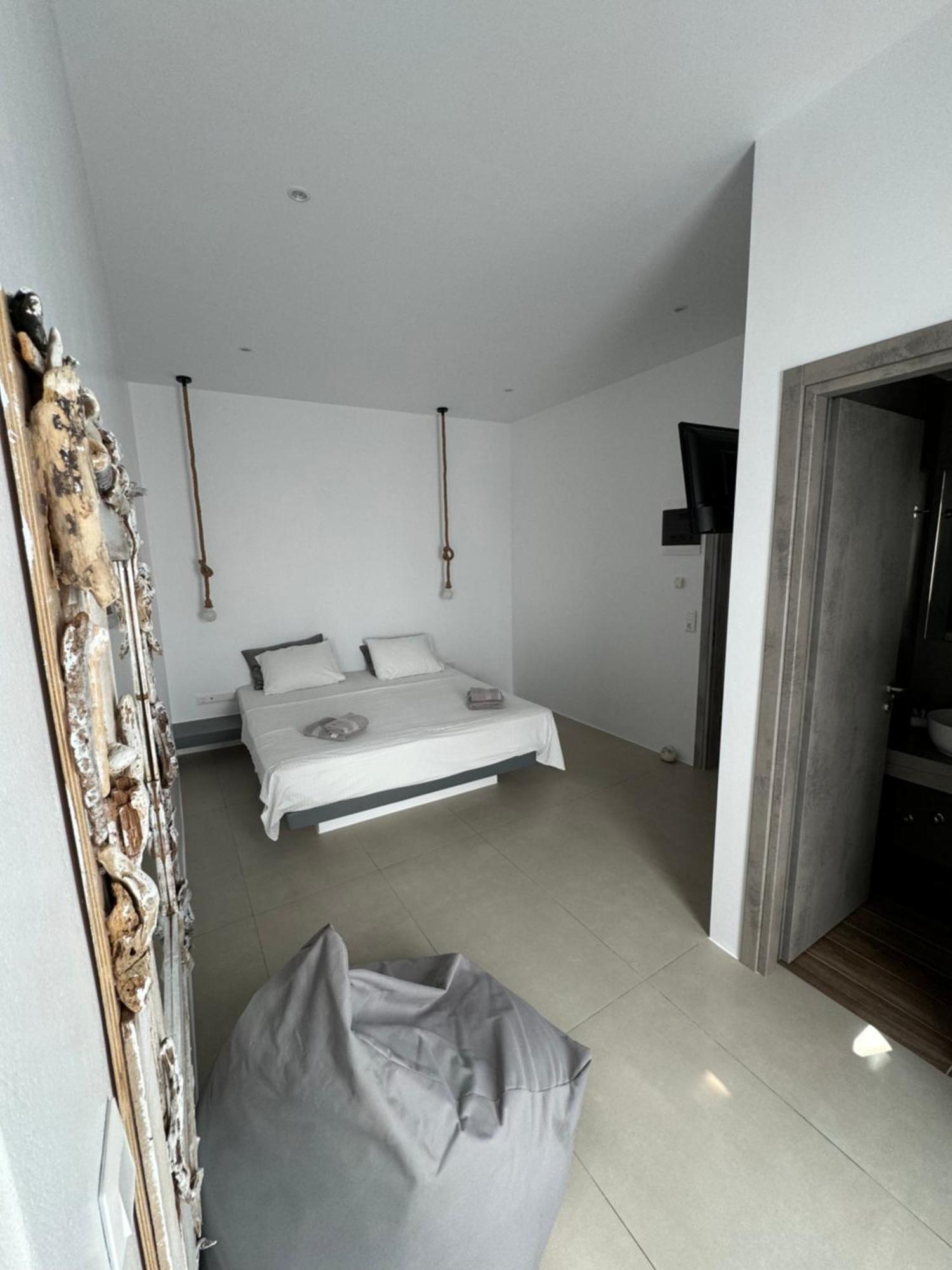 Madaky Hotel Науса Екстер'єр фото