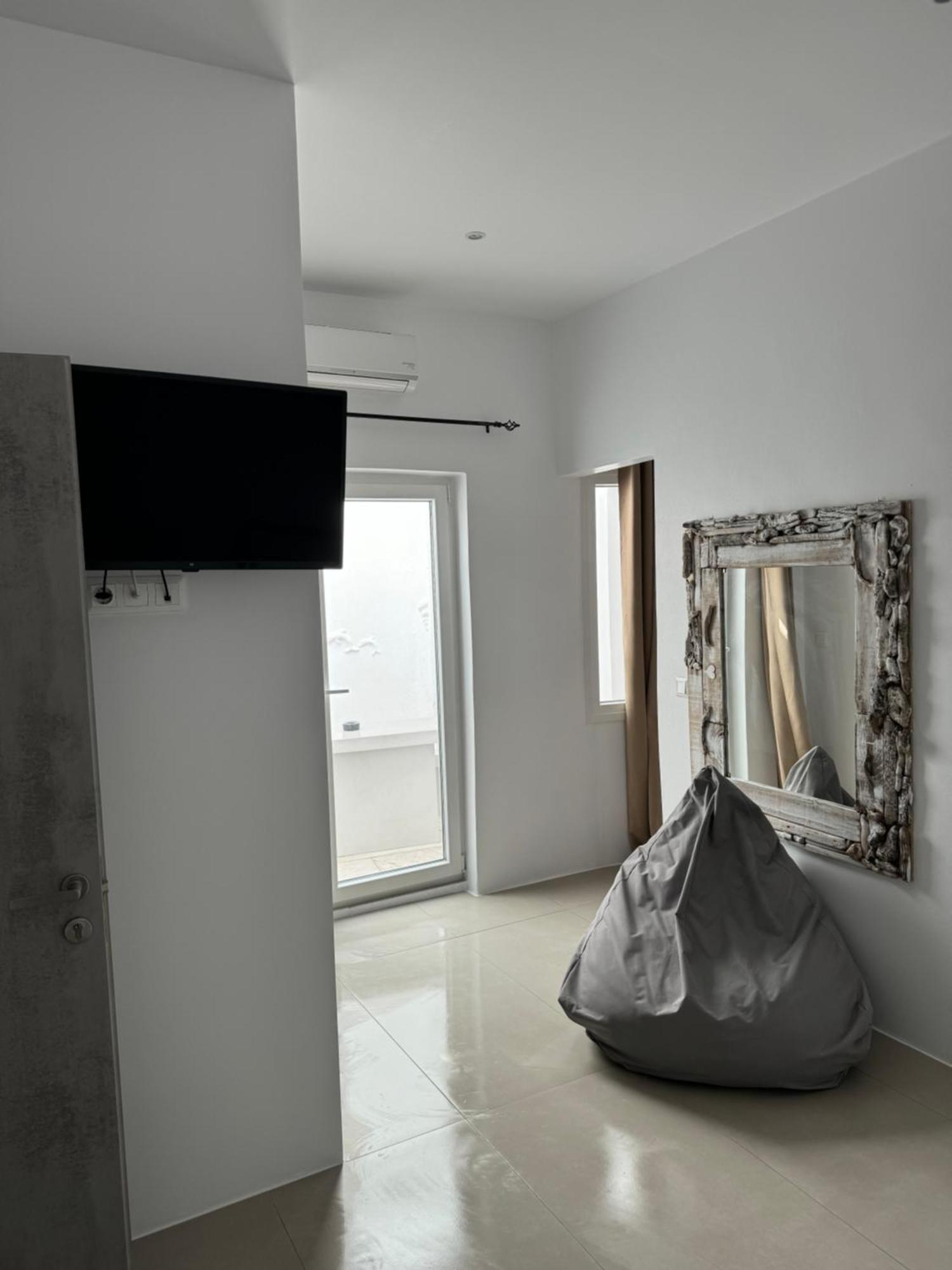 Madaky Hotel Науса Екстер'єр фото