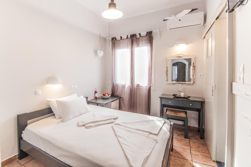 Madaky Hotel Науса Екстер'єр фото