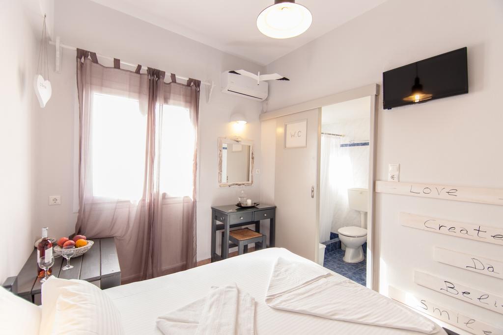 Madaky Hotel Науса Екстер'єр фото